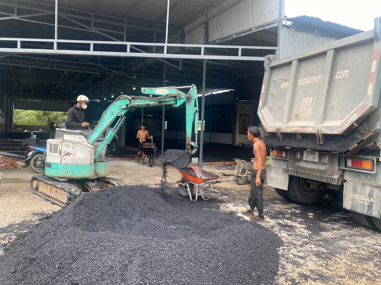 z5856088113836_76f27bbcc1def0692eeb555503709169 Thi Công Làm Đường Liên Thôn Liên Xã Các Tỉnh